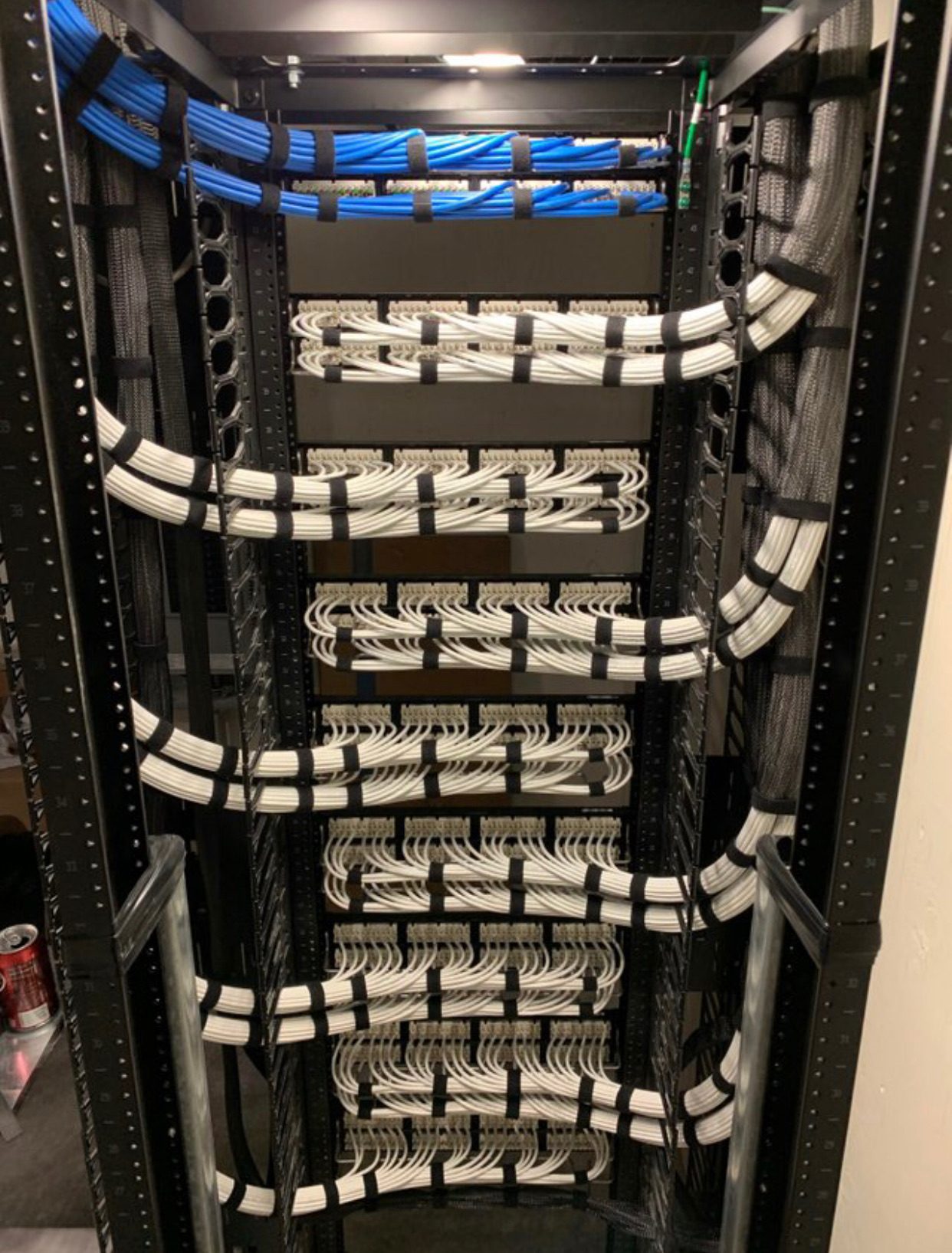 Clean rack cabling